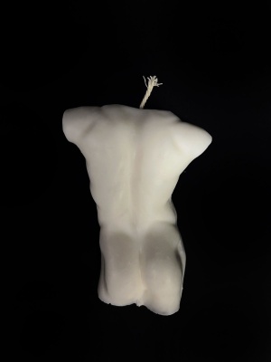 Ароматическая свеча в виде мужского торса - аромат ванили