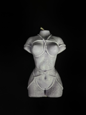 Ароматическая свеча в виде женского тела - аромат шоколада