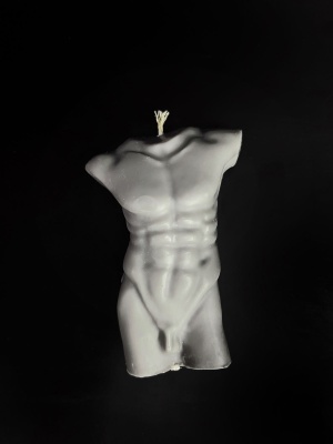 Ароматическая свеча в виде мужского торса - аромат малины