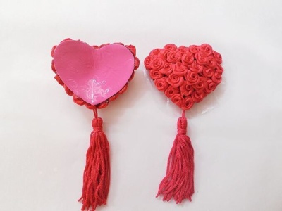 Пэстисы в виде сердец с кисточками