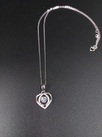 Шкатулка серая с фигурным мылом и серебряным кулоном с полудрагоценным белым камнем - Подарок любимой девушке