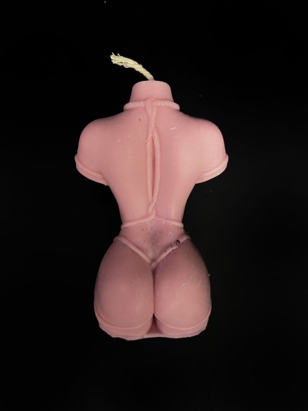 Ароматическая свеча в виде женского тела - аромат ванили