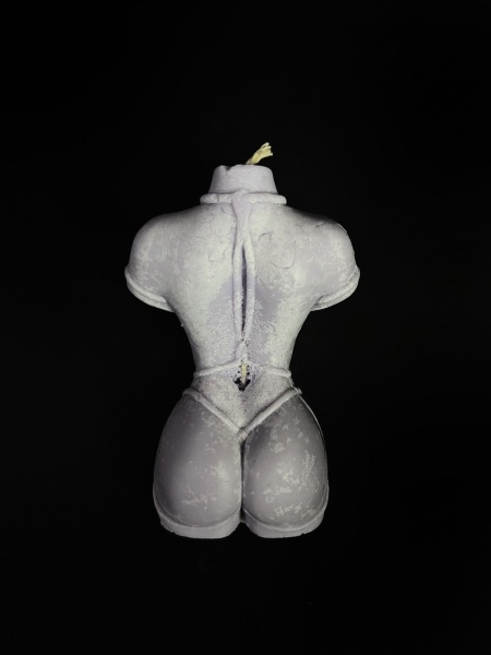 Ароматическая свеча в виде женского тела - аромат шоколада