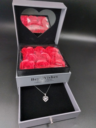 Шкатулка серая с фигурным мылом и серебряным кулоном с полудрагоценным белым камнем - Подарок любимой девушке